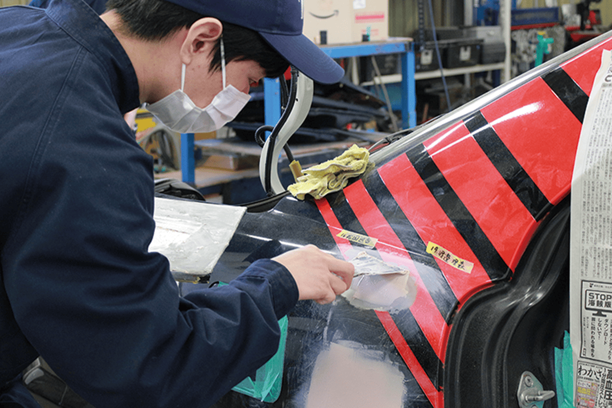 車わく及び車体の整備作業